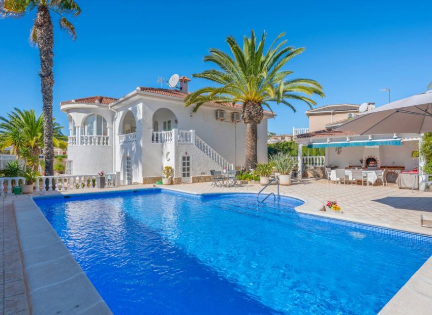 Resale - Villa -
Ciudad Quesada