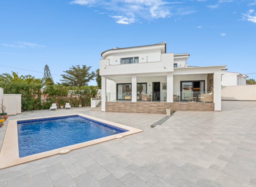 Resale - Villa -
Ciudad Quesada