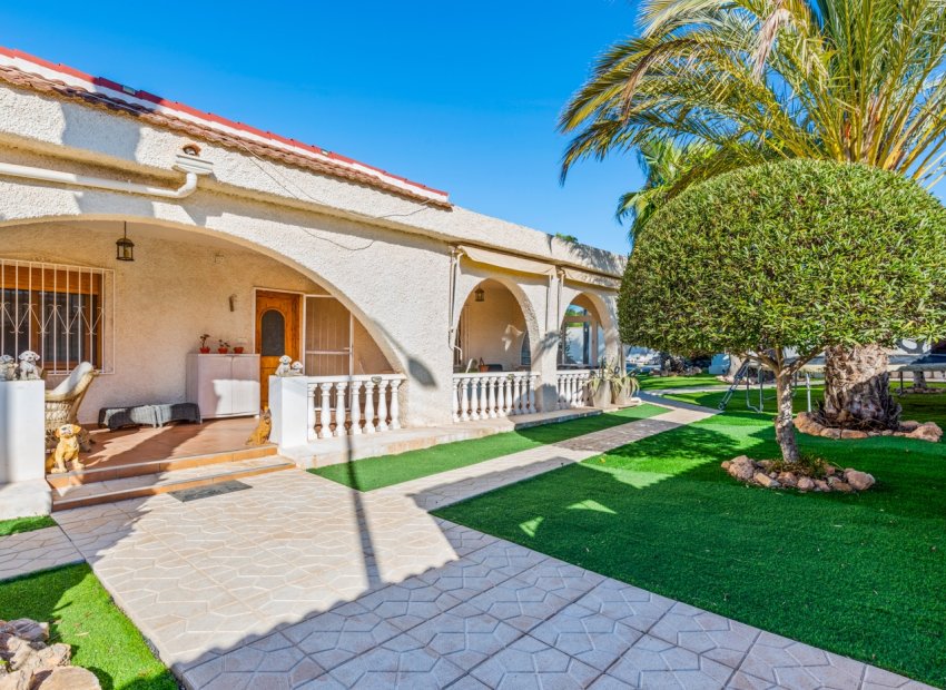 Resale - Villa -
Ciudad Quesada