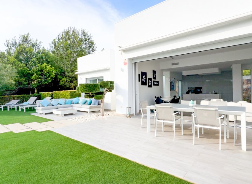 Resale - Villa -
Dehesa De Campoamor - Las Colinas Golf Resort