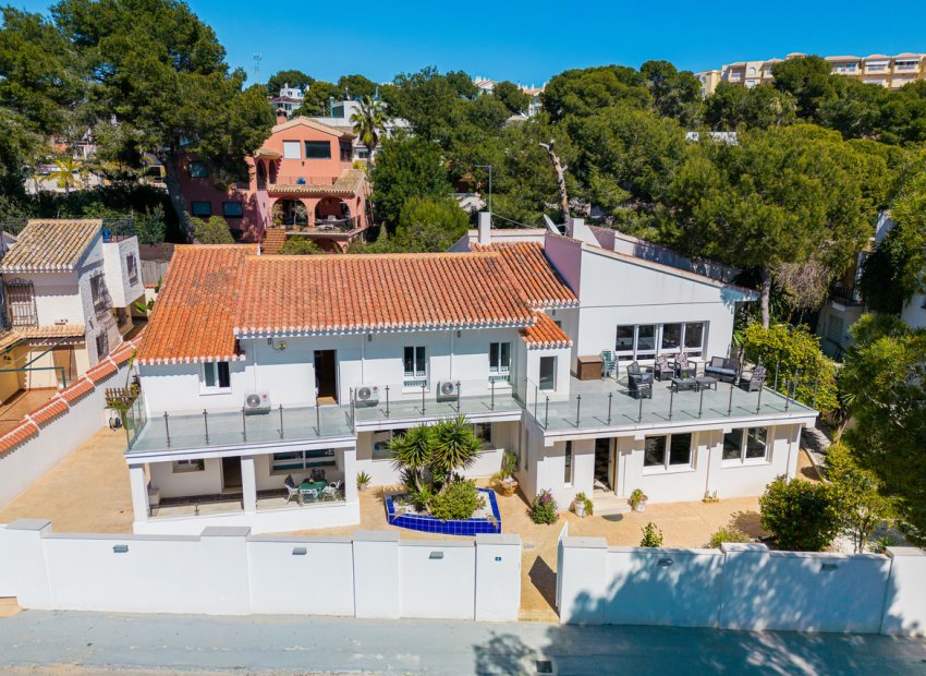 Resale - Villa -
Dehesa De Campoamor