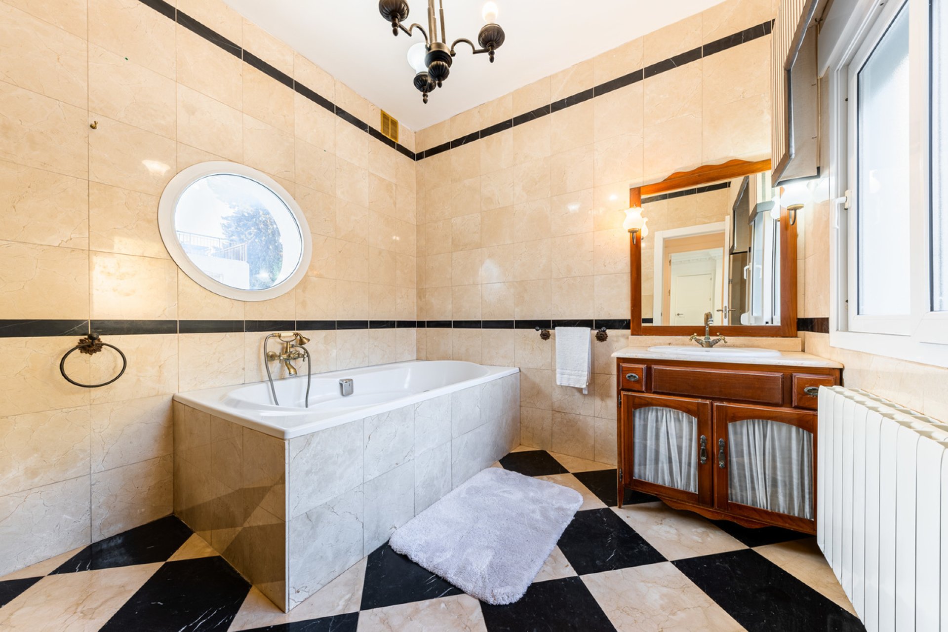 Resale - Villa -
Dehesa De Campoamor