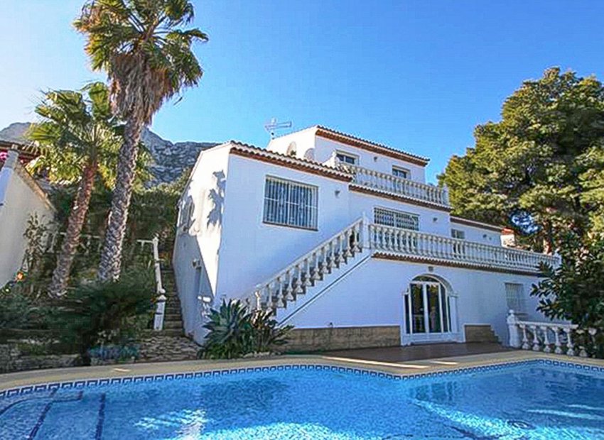 Resale - Villa -
Denia - Altomira