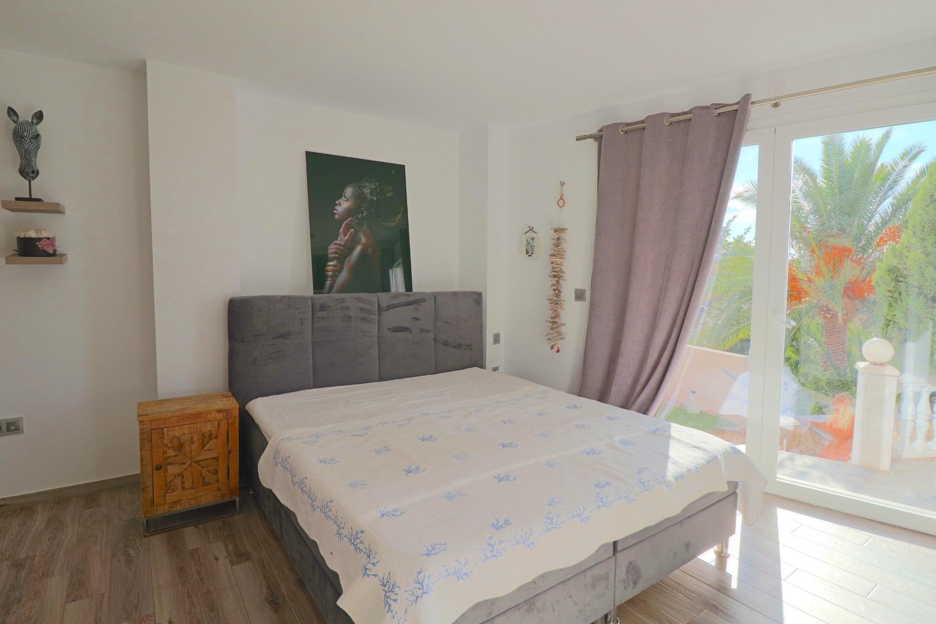 Resale - Villa -
El Campello - Coveta fuma