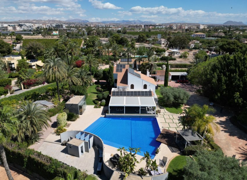 Resale - Villa -
Elche