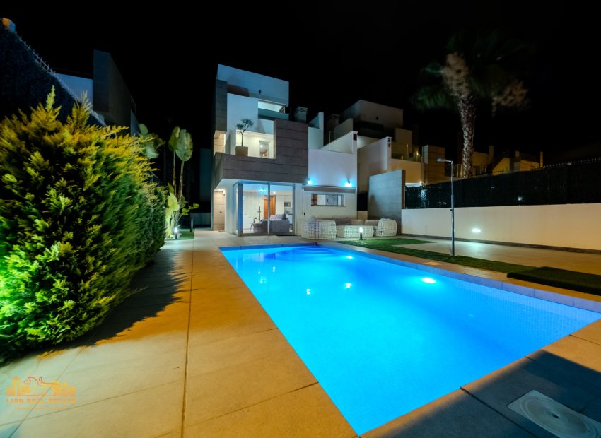 Resale - Villa -
Guardamar del Segura - El Raso