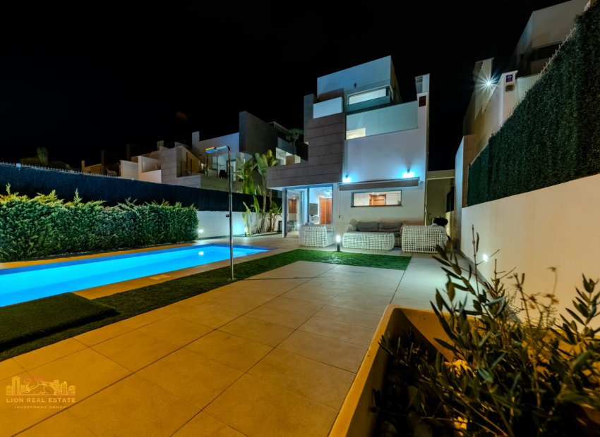 Resale - Villa -
Guardamar del Segura - El Raso