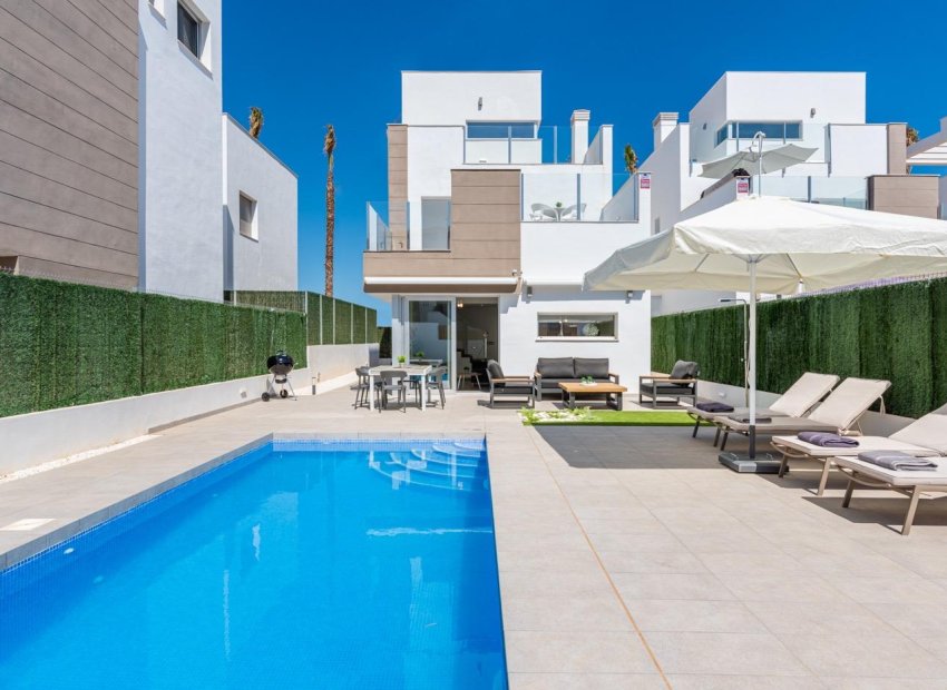 Resale - Villa -
Guardamar del Segura - El Raso