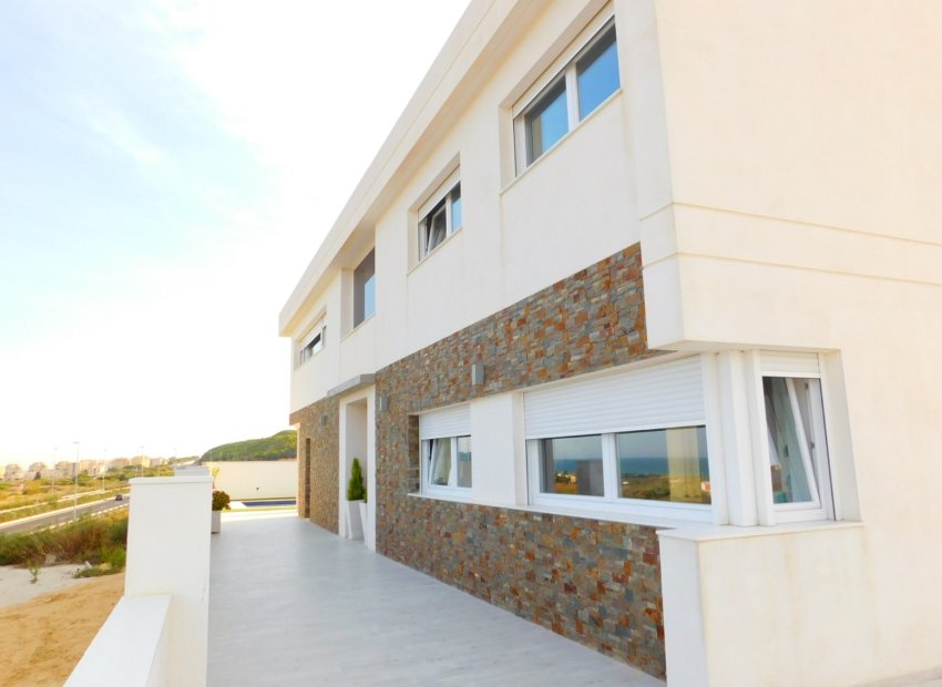 Resale - Villa -
Guardamar del Segura - Els Secans