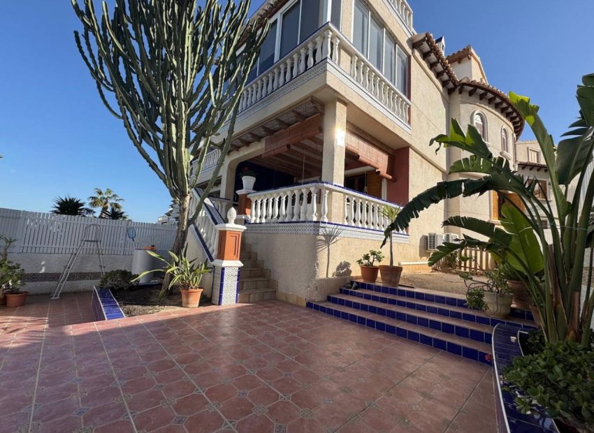 Resale - Villa -
Guardamar del Segura