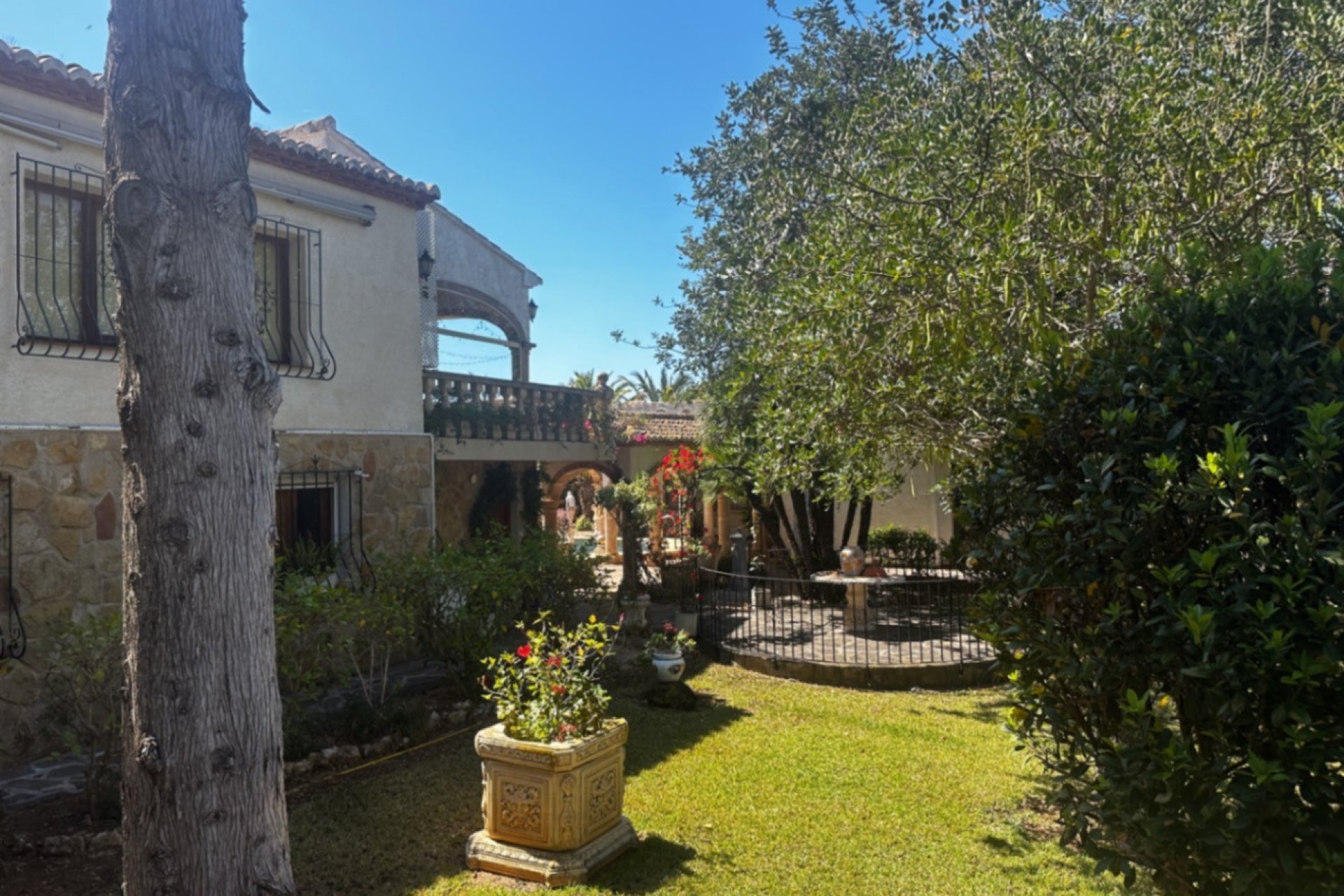 Resale - Villa -
Jávea - Montgó