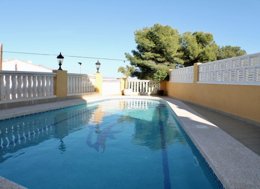 Resale - Villa -
La Nucía - Urbanisations