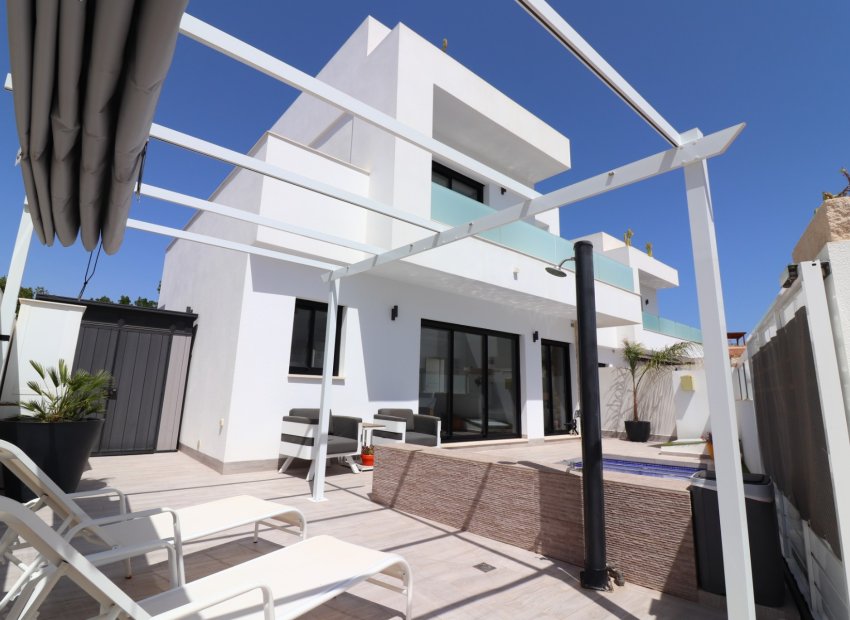 Resale - Villa -
Los Montesinos - La Herrada