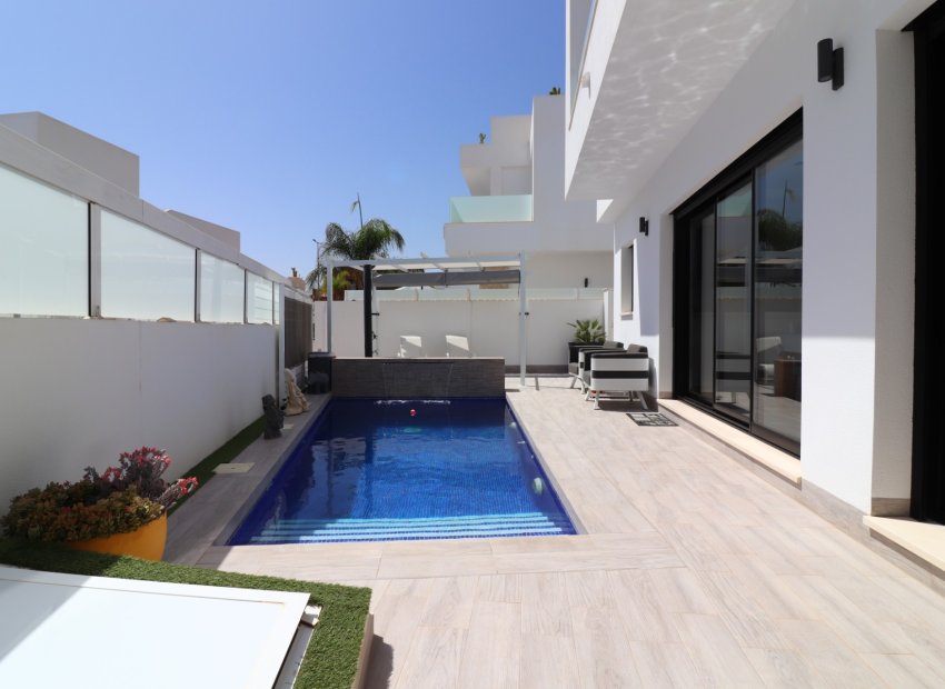 Resale - Villa -
Los Montesinos - La Herrada