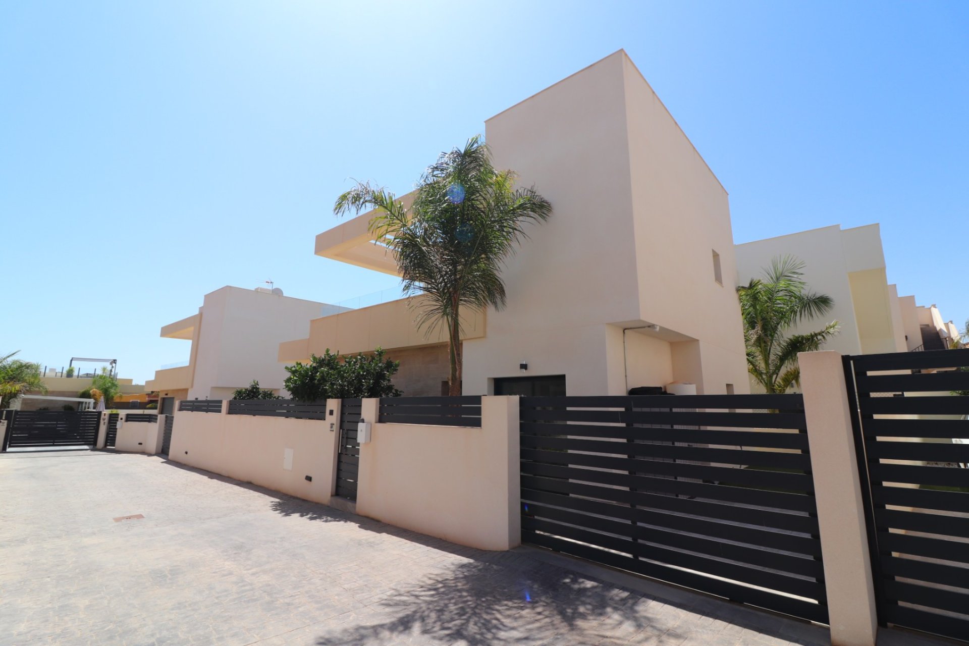 Resale - Villa -
Los Montesinos - La Herrada