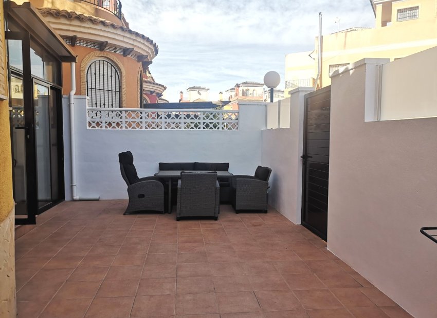 Resale - Villa -
Los Montesinos - La Herrada