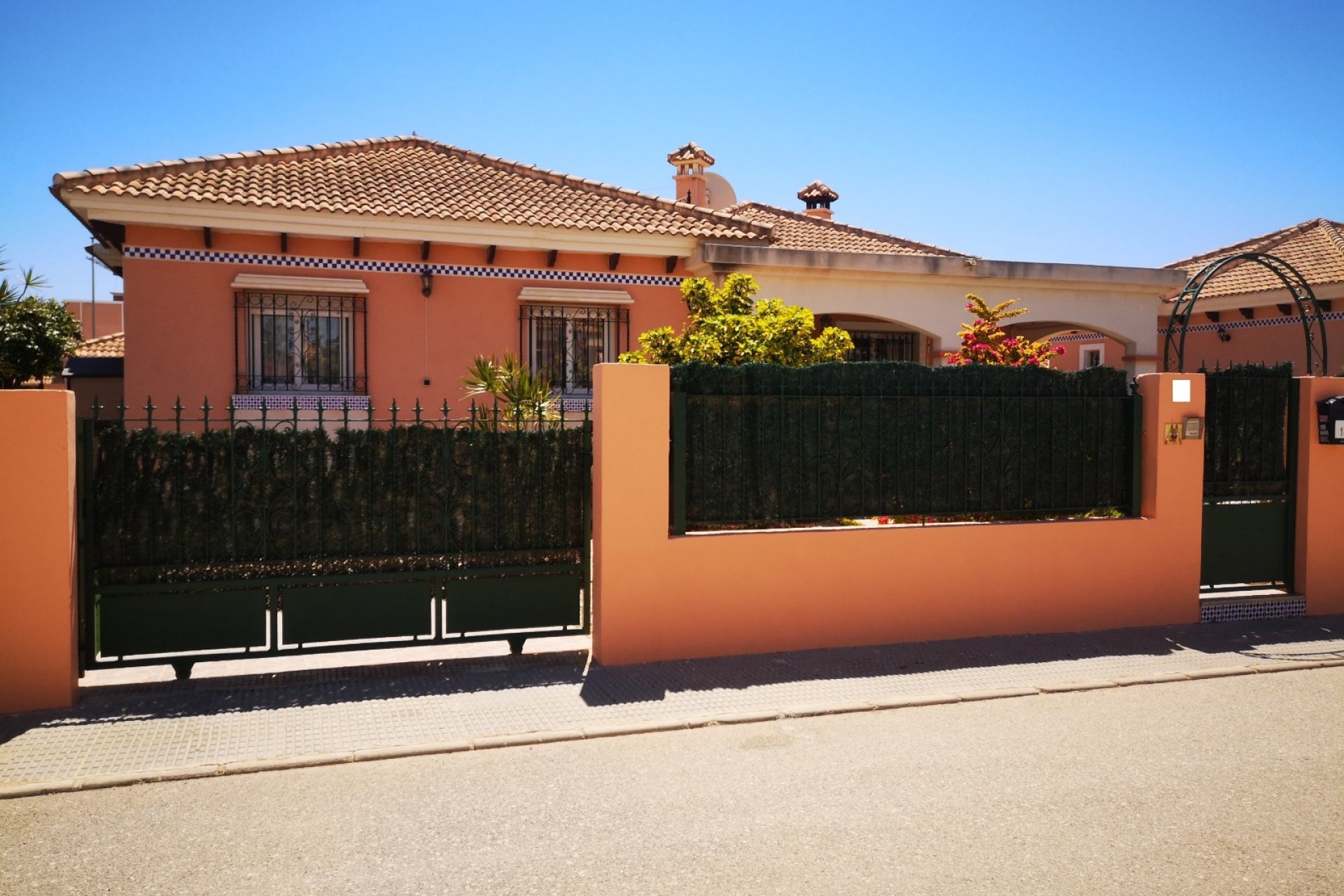 Resale - Villa -
Los Montesinos