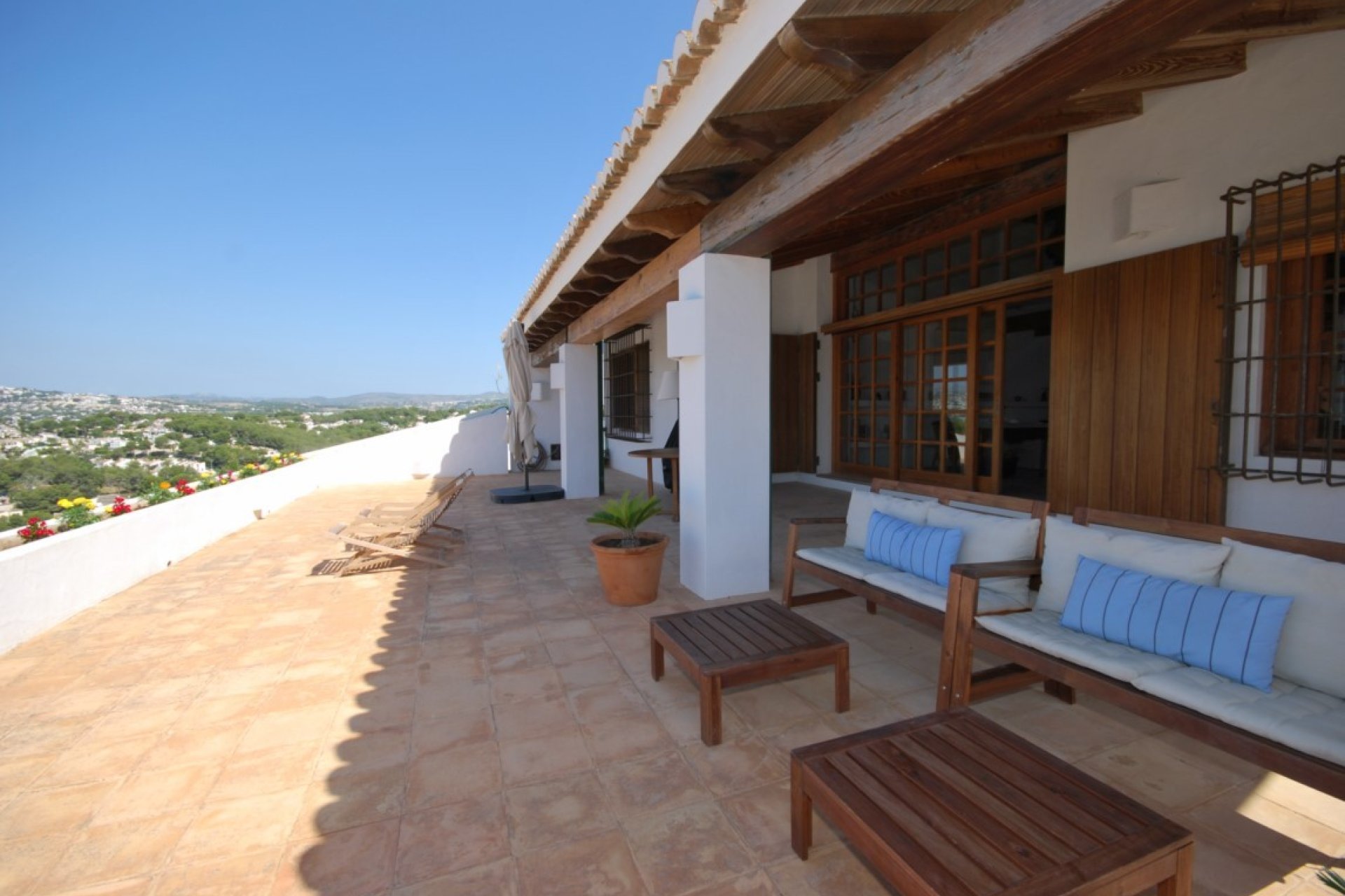 Resale - Villa -
Moraira - Benimeit