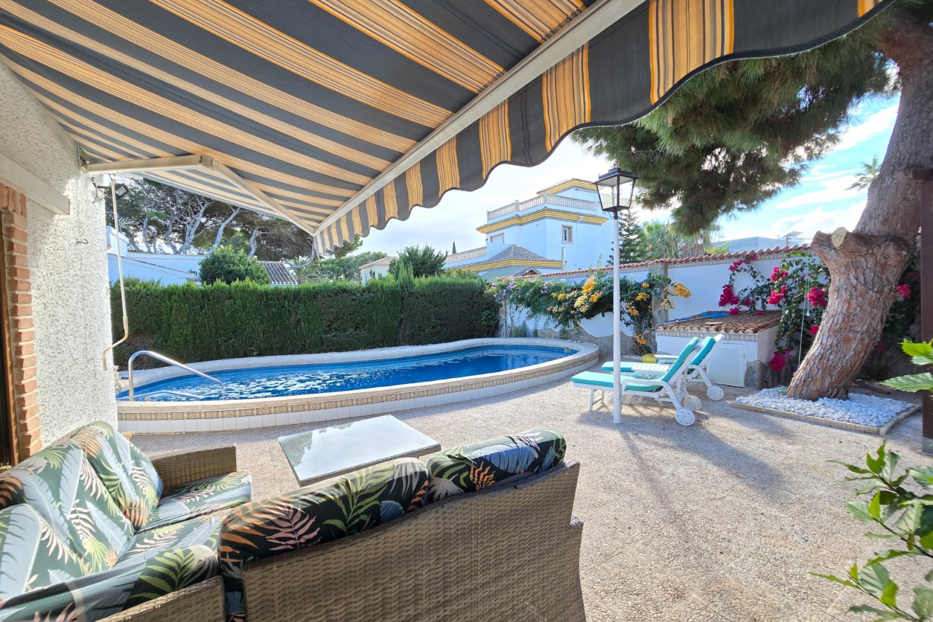 Resale - Villa -
Orihuela Costa - Cabo Roig *