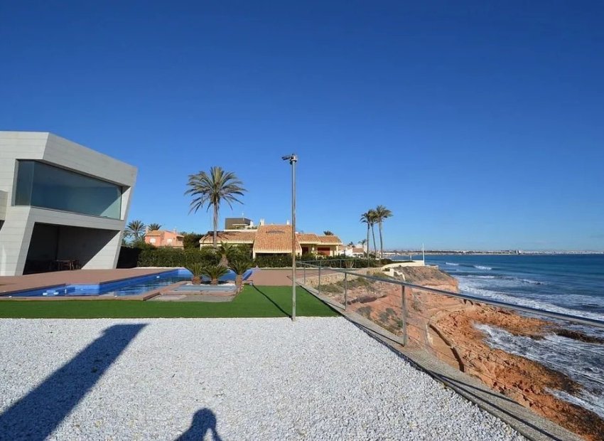 Resale - Villa -
Orihuela Costa - Cabo Roig