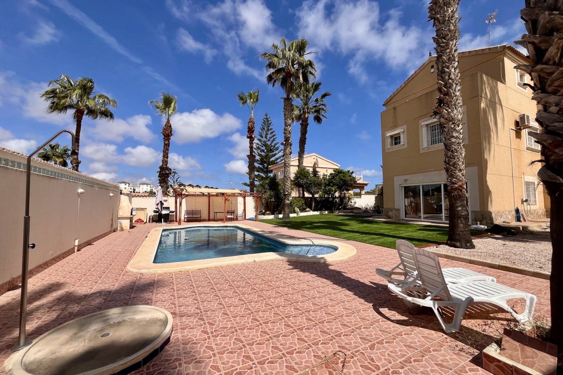 Resale - Villa -
Orihuela Costa - La Zenia