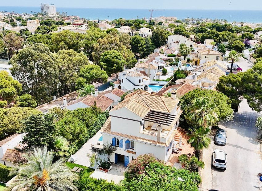 Resale - Villa -
Orihuela Costa - La Zenia