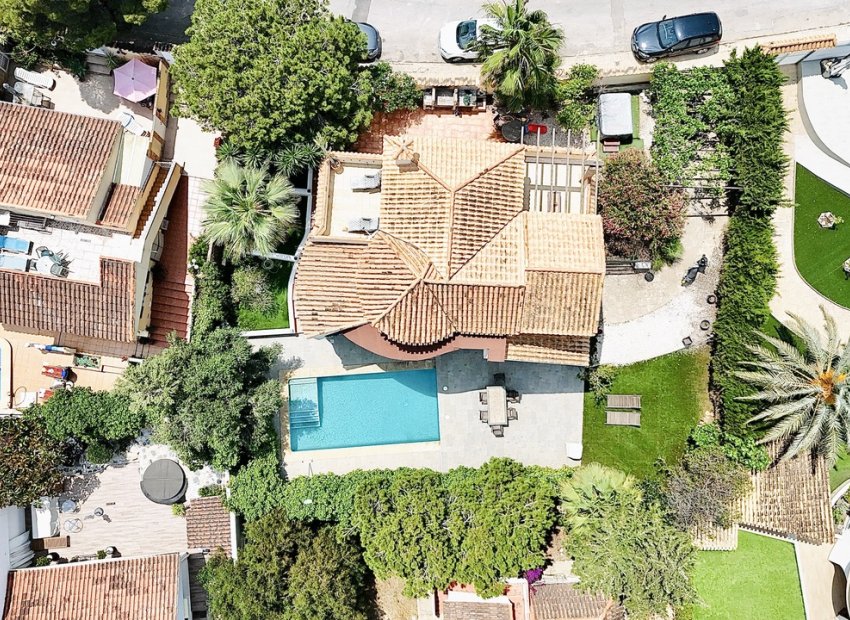Resale - Villa -
Orihuela Costa - La Zenia