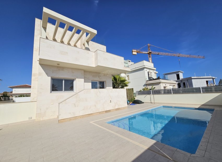 Resale - Villa -
Orihuela Costa - La Zenia
