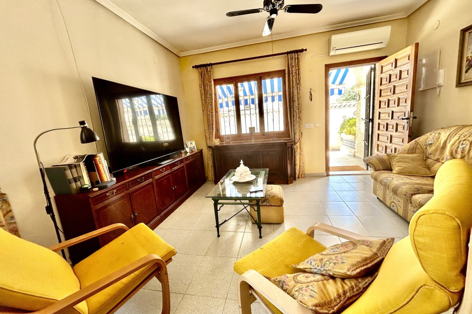 Resale - Villa -
Orihuela Costa - La Zenia