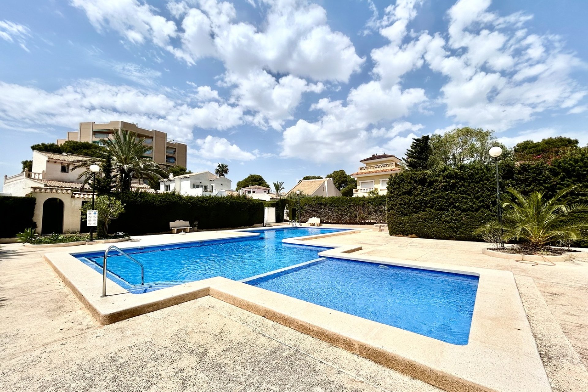 Resale - Villa -
Orihuela Costa - La Zenia