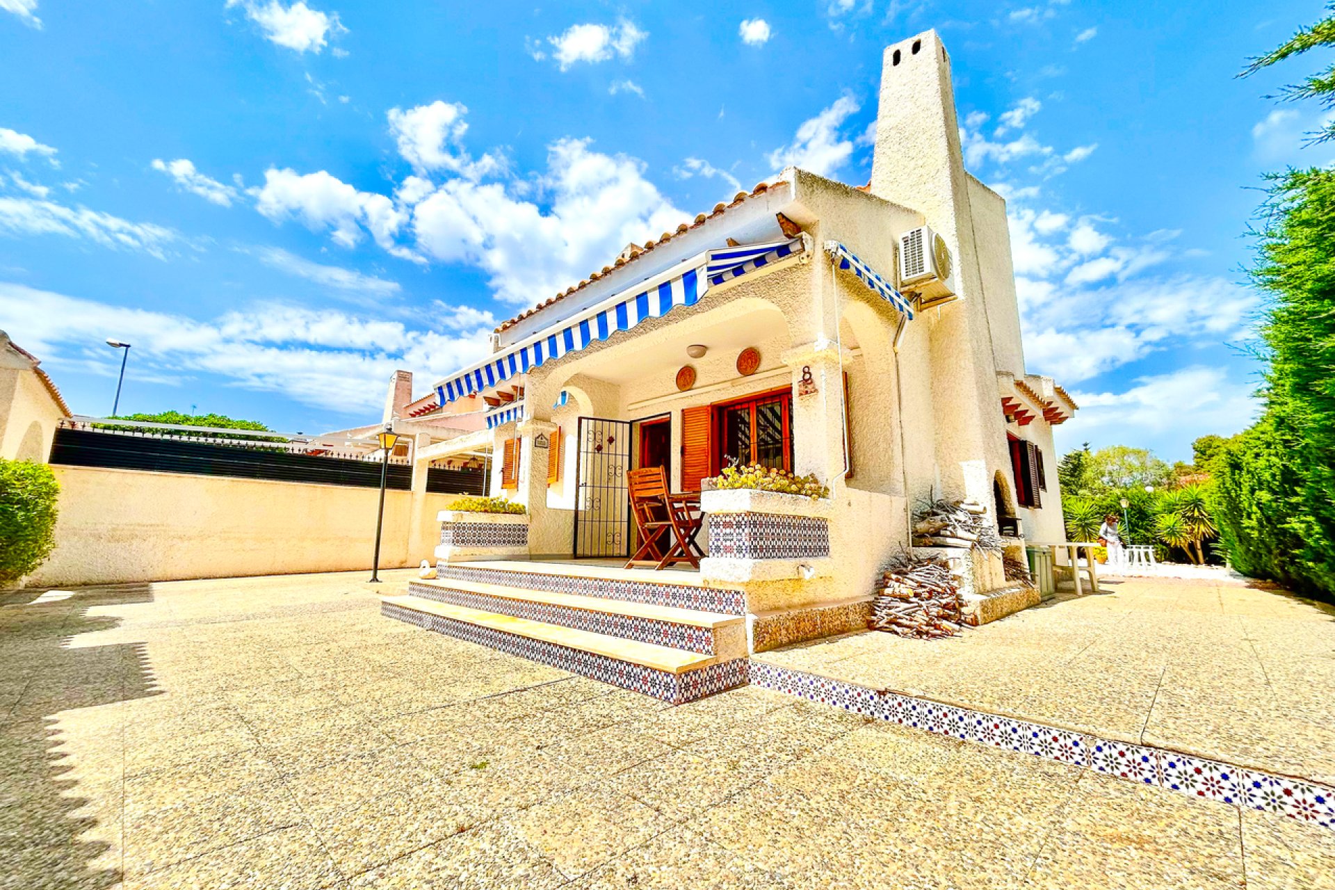 Resale - Villa -
Orihuela Costa - La Zenia