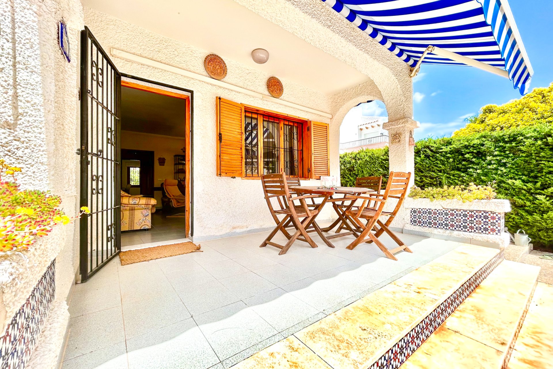 Resale - Villa -
Orihuela Costa - La Zenia