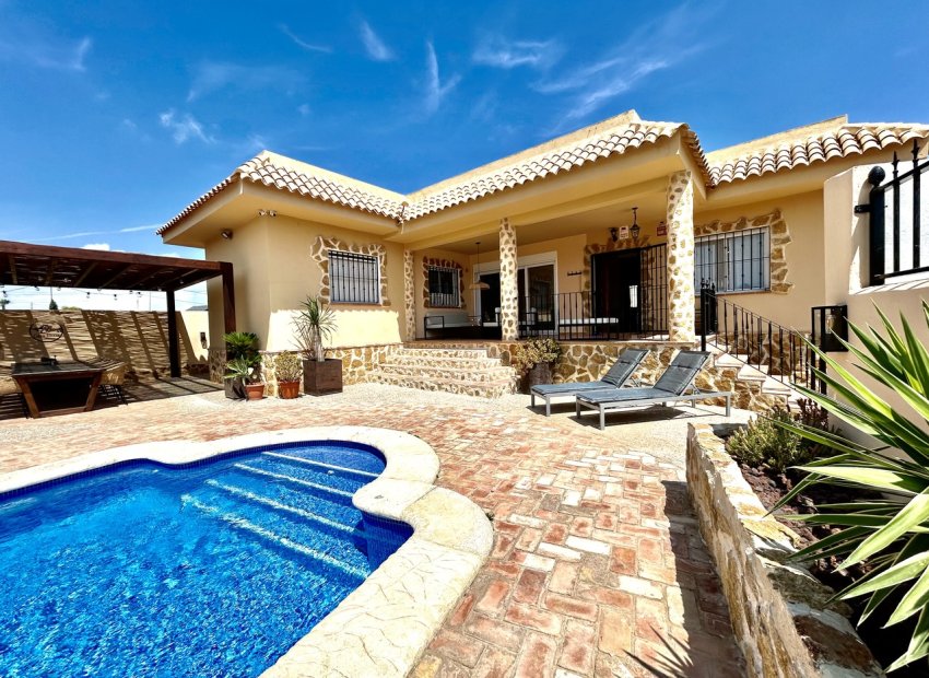 Resale - Villa -
Orihuela Costa - La Zenia