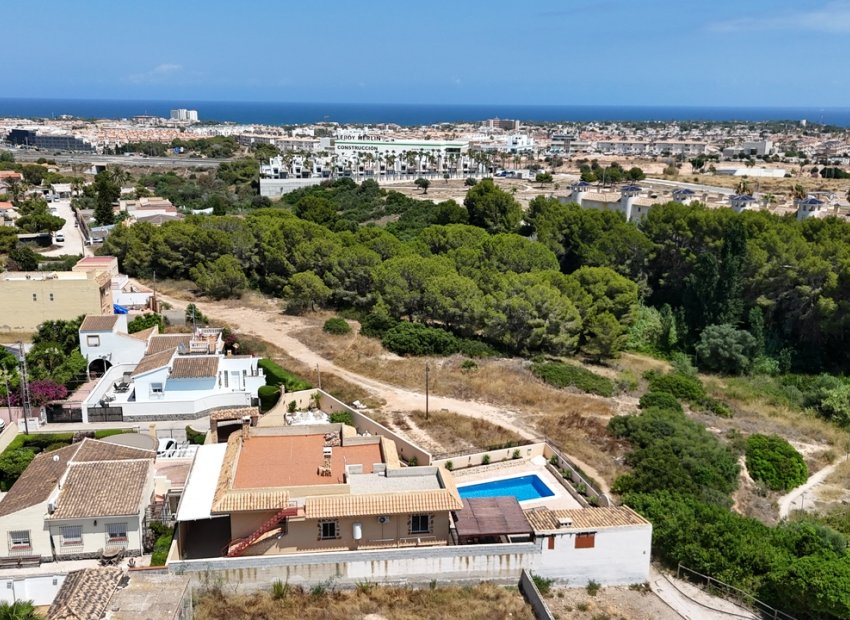 Resale - Villa -
Orihuela Costa - La Zenia