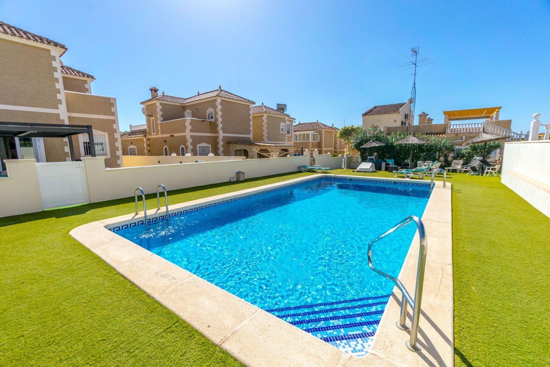 Resale - Villa -
Orihuela Costa - Las Filipinas