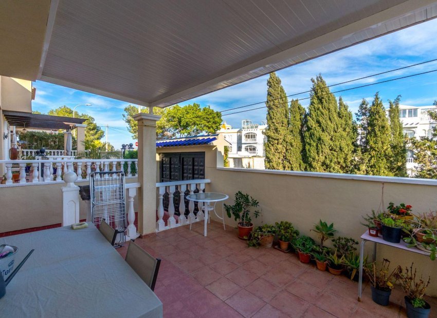 Resale - Villa -
Orihuela Costa - Las Filipinas