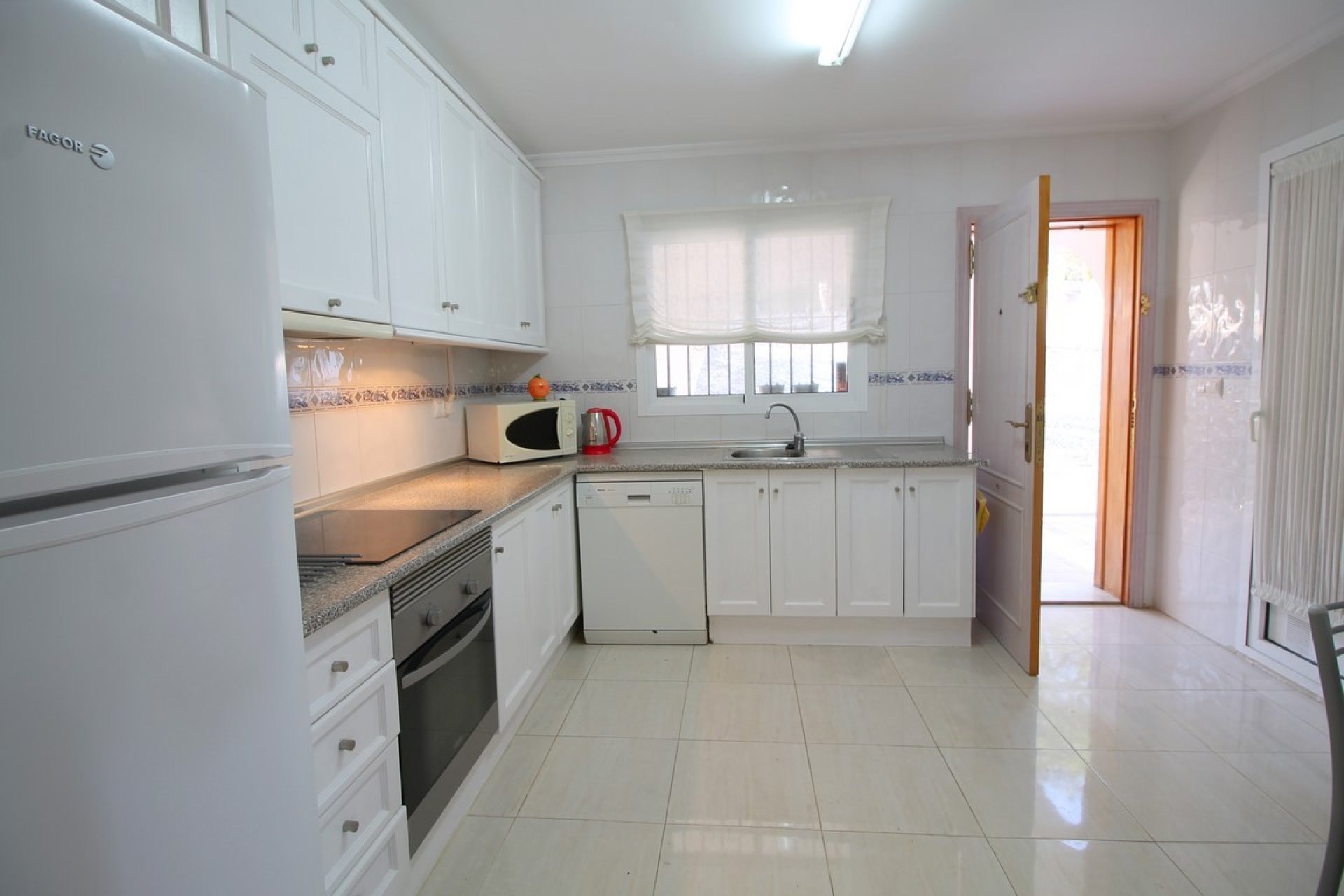 Resale - Villa -
Orihuela Costa - Mil Palmeras