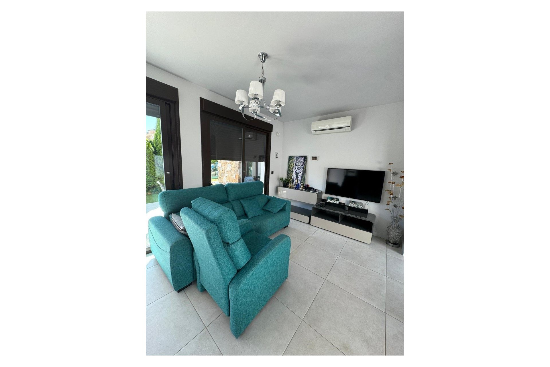 Resale - Villa -
Orihuela Costa - Montezenia