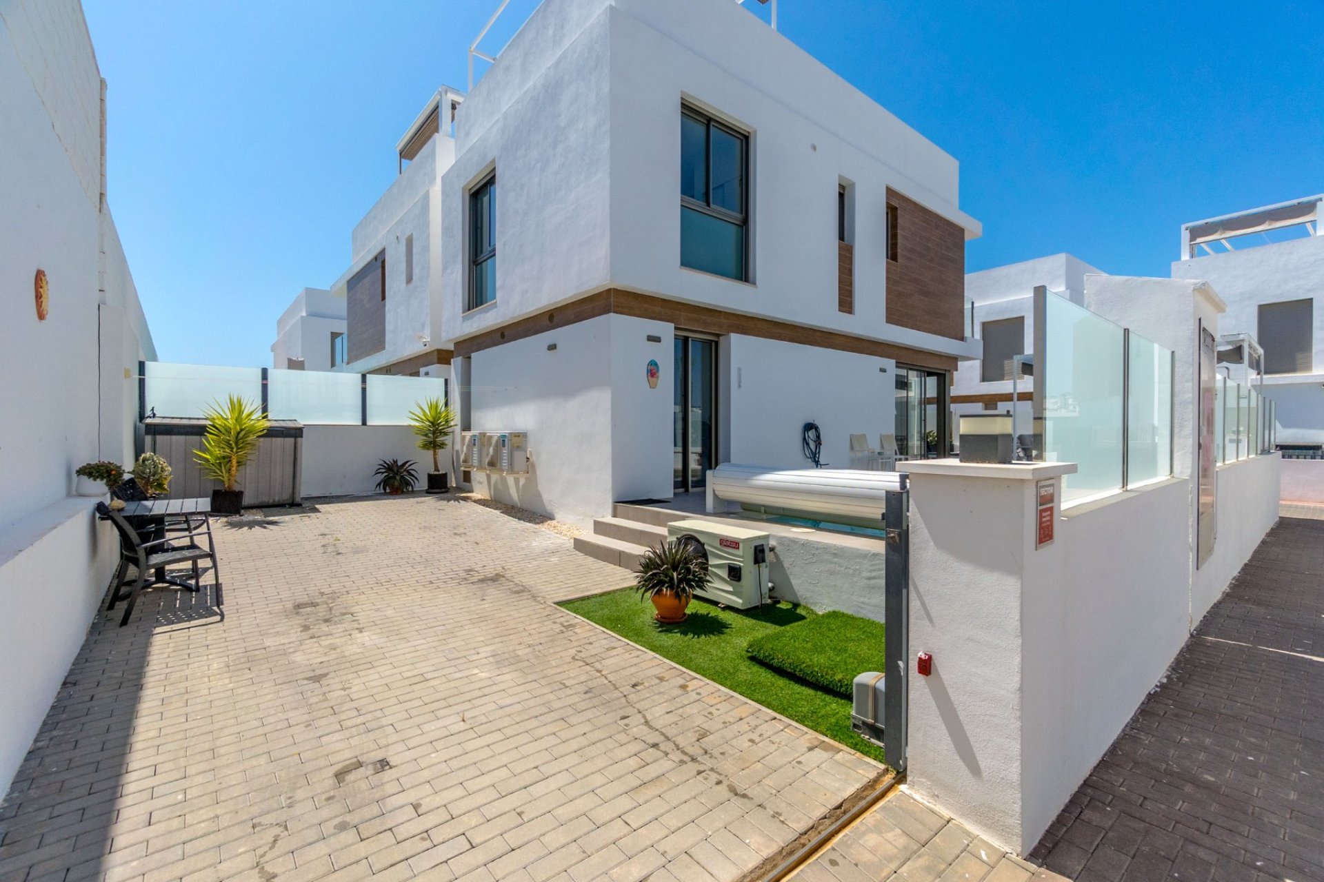 Resale - Villa -
Orihuela Costa - Villamartín