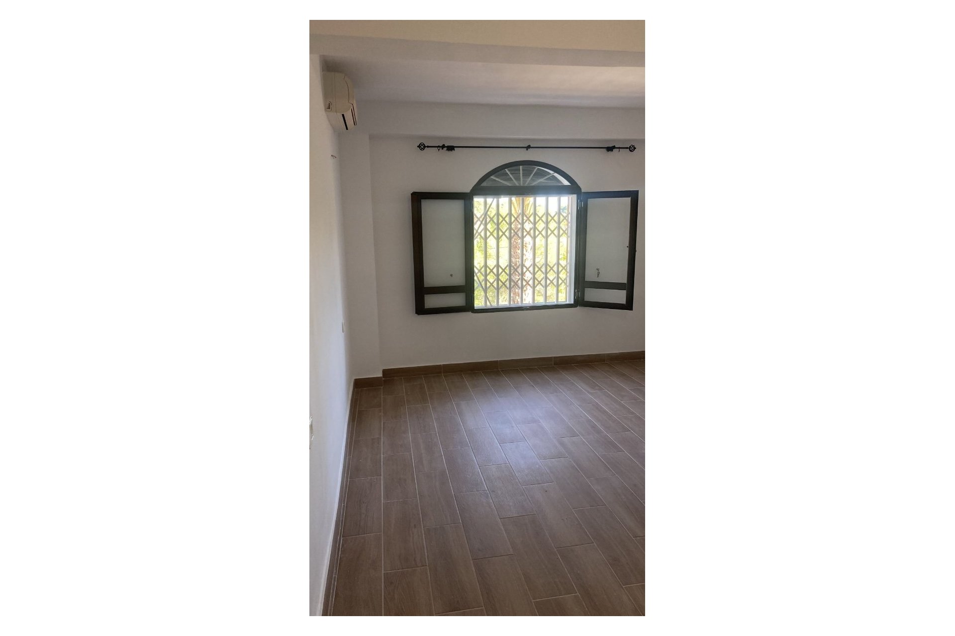 Resale - Villa -
Orihuela Costa - Villamartín