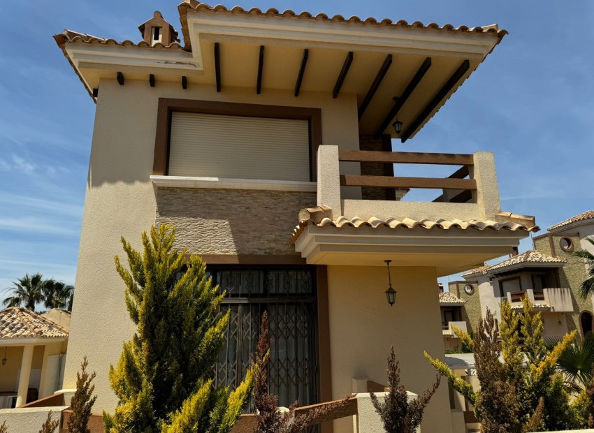 Resale - Villa -
Orihuela Costa - Villamartín