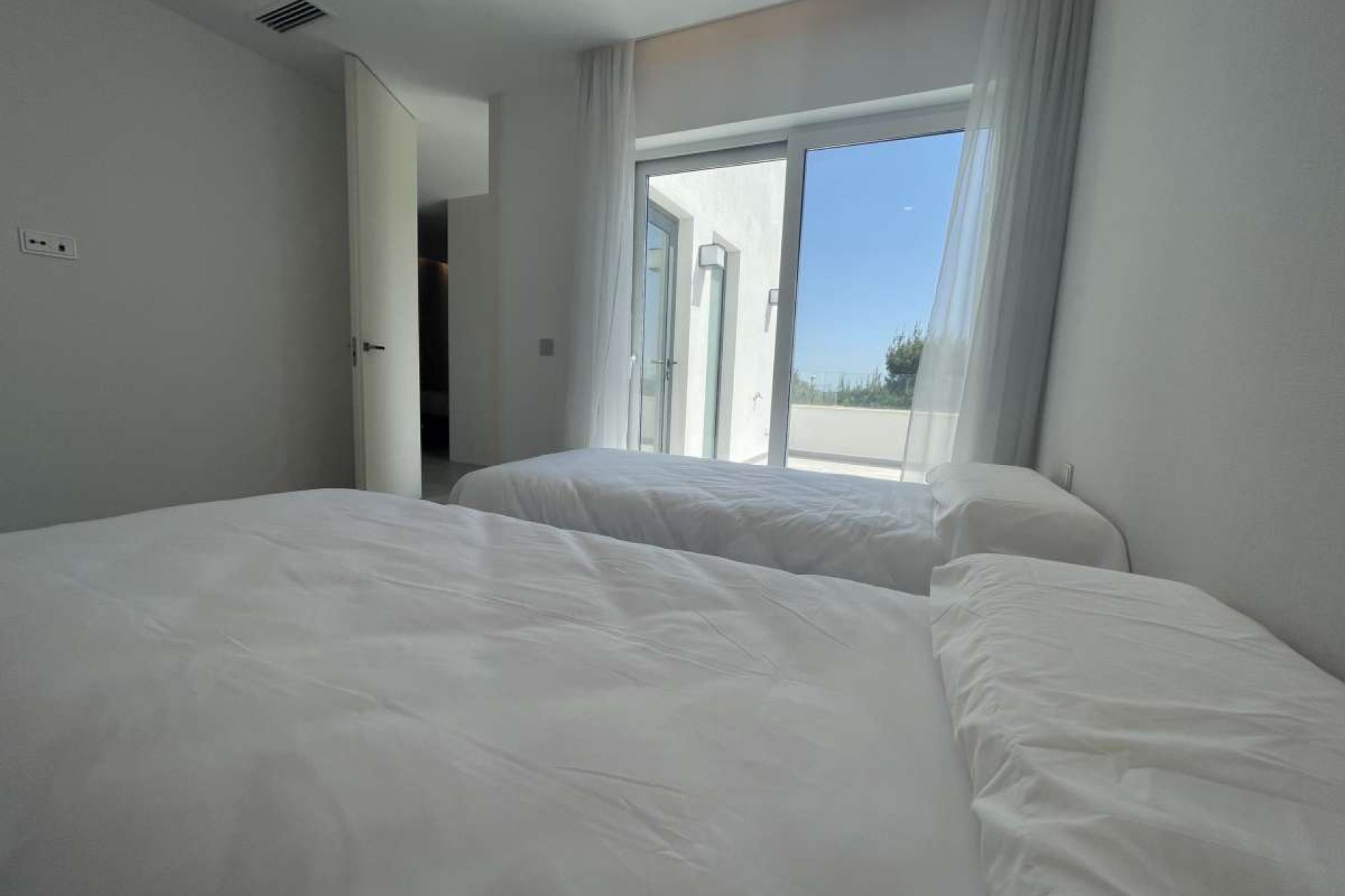 Resale - Villa -
Orihuela - Las Colinas golf