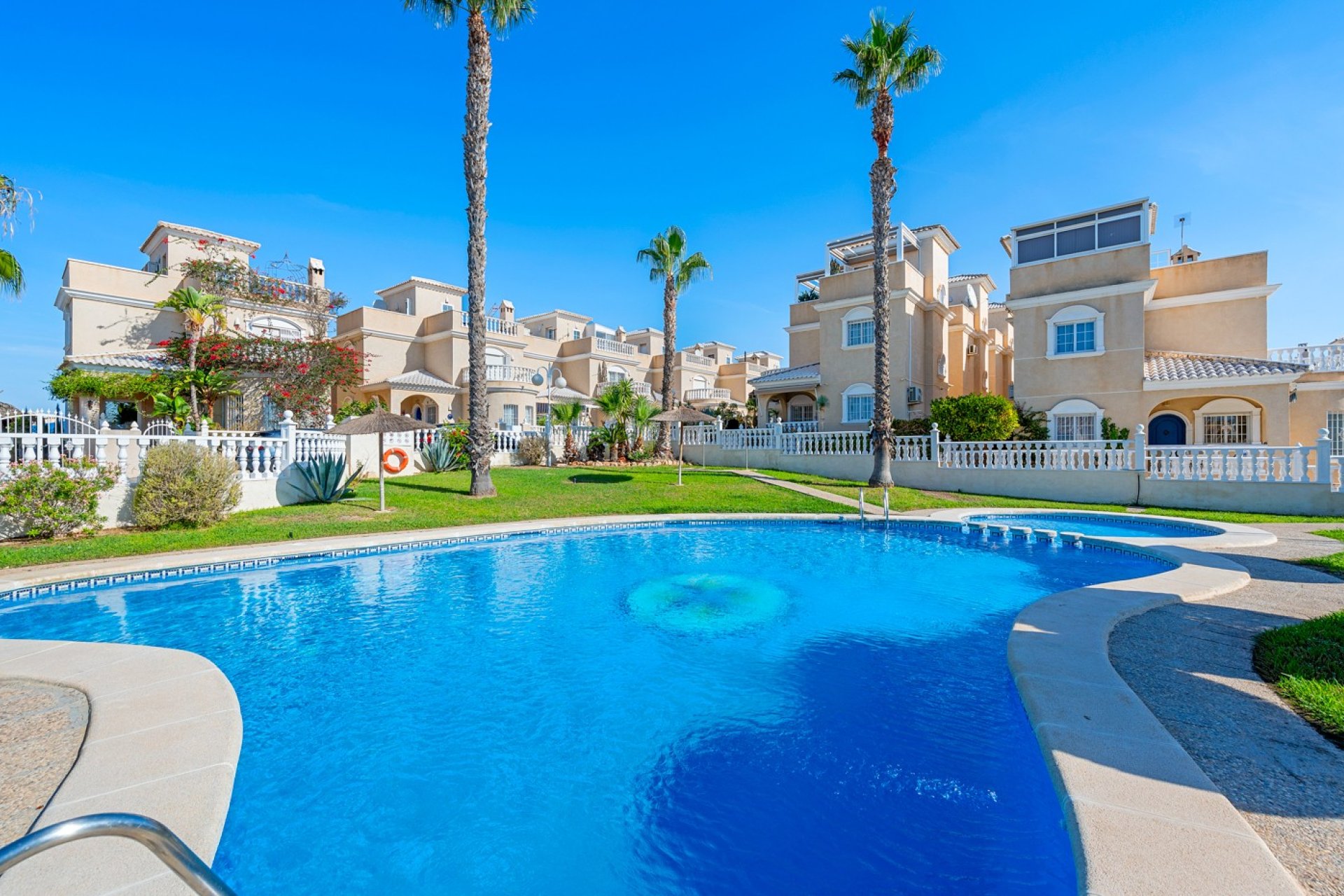 Resale - Villa -
Orihuela - Los Altos