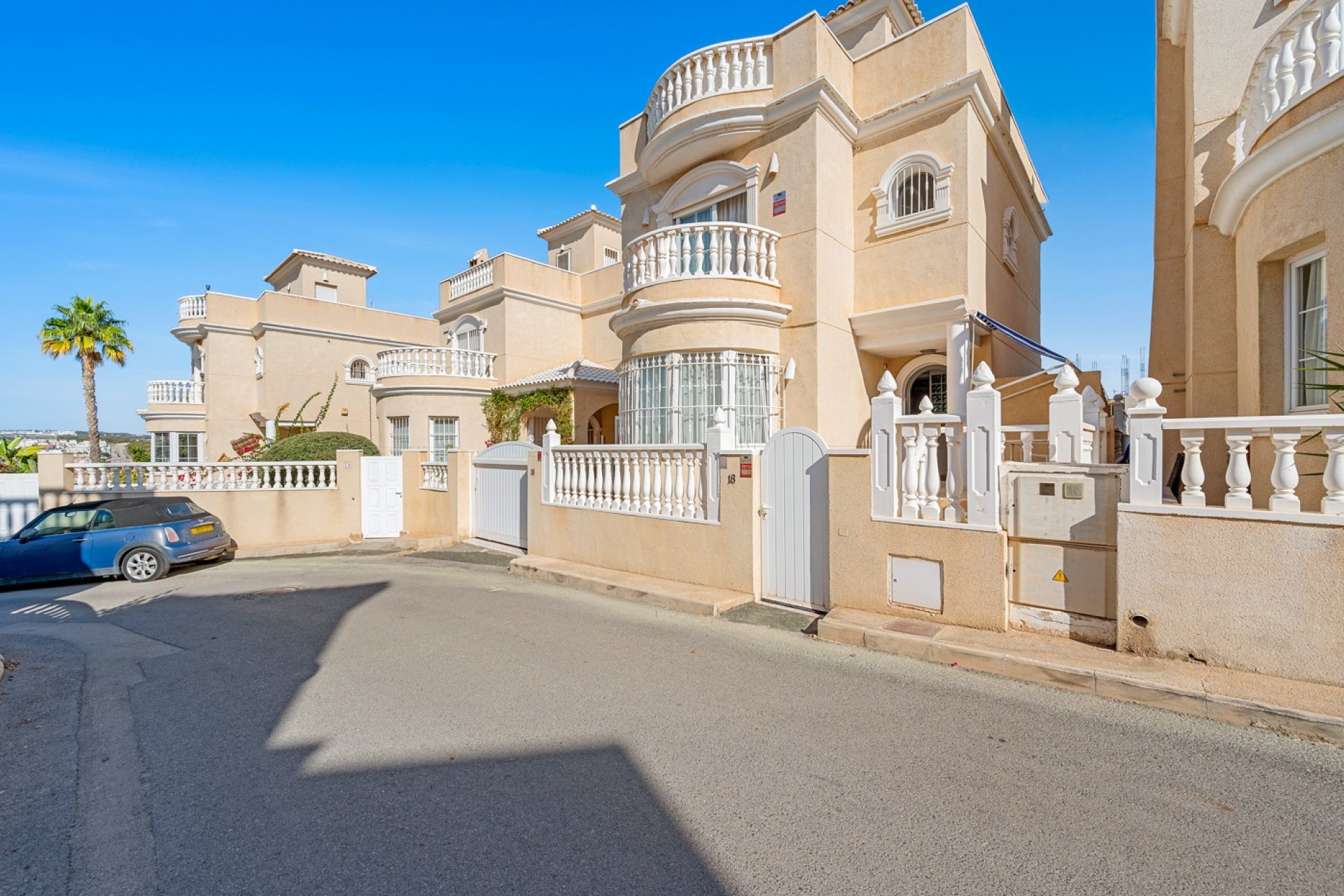 Resale - Villa -
Orihuela - Los Altos