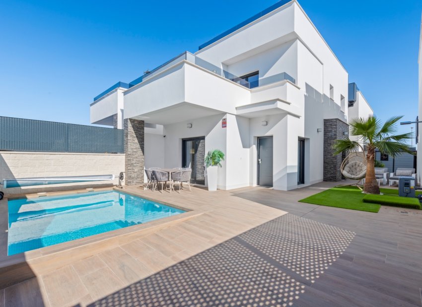 Resale - Villa -
Orihuela - Vistabella