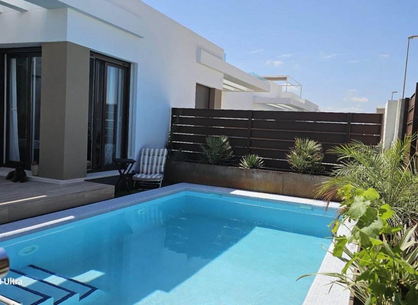 Resale - Villa -
Orihuela - Vistabella