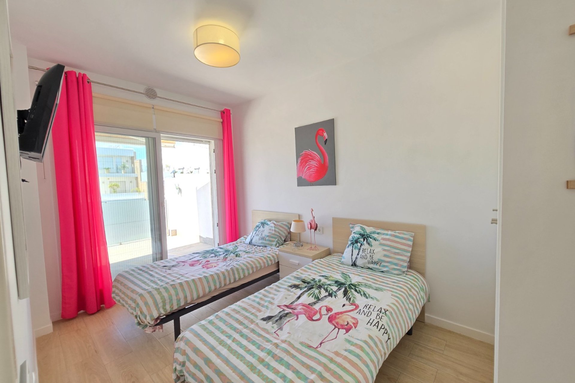 Resale - Villa -
Pilar de la Horadada - Pilar de la Horadada *