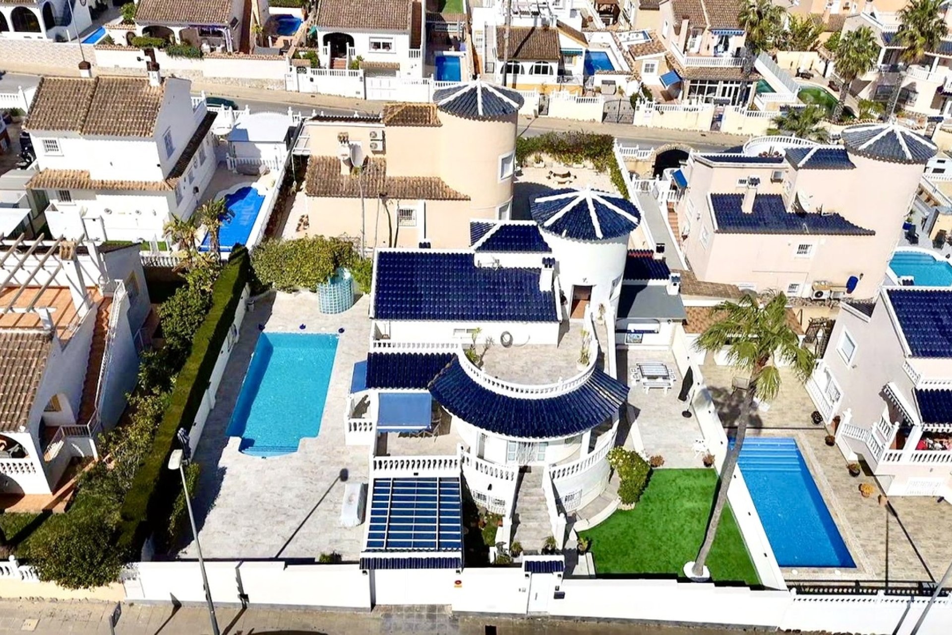 Resale - Villa -
Pinar de Campoverde