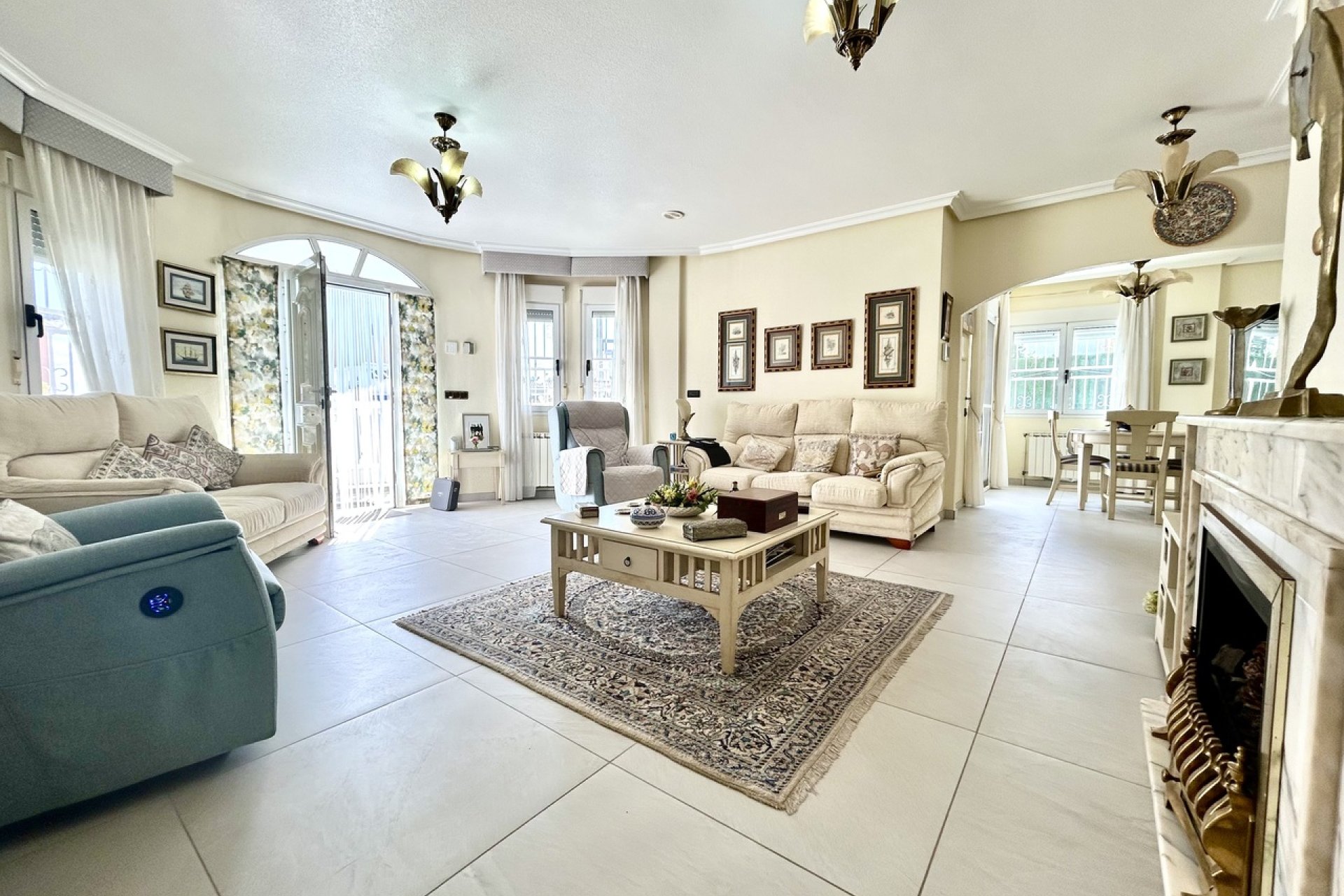 Resale - Villa -
Pinar de Campoverde