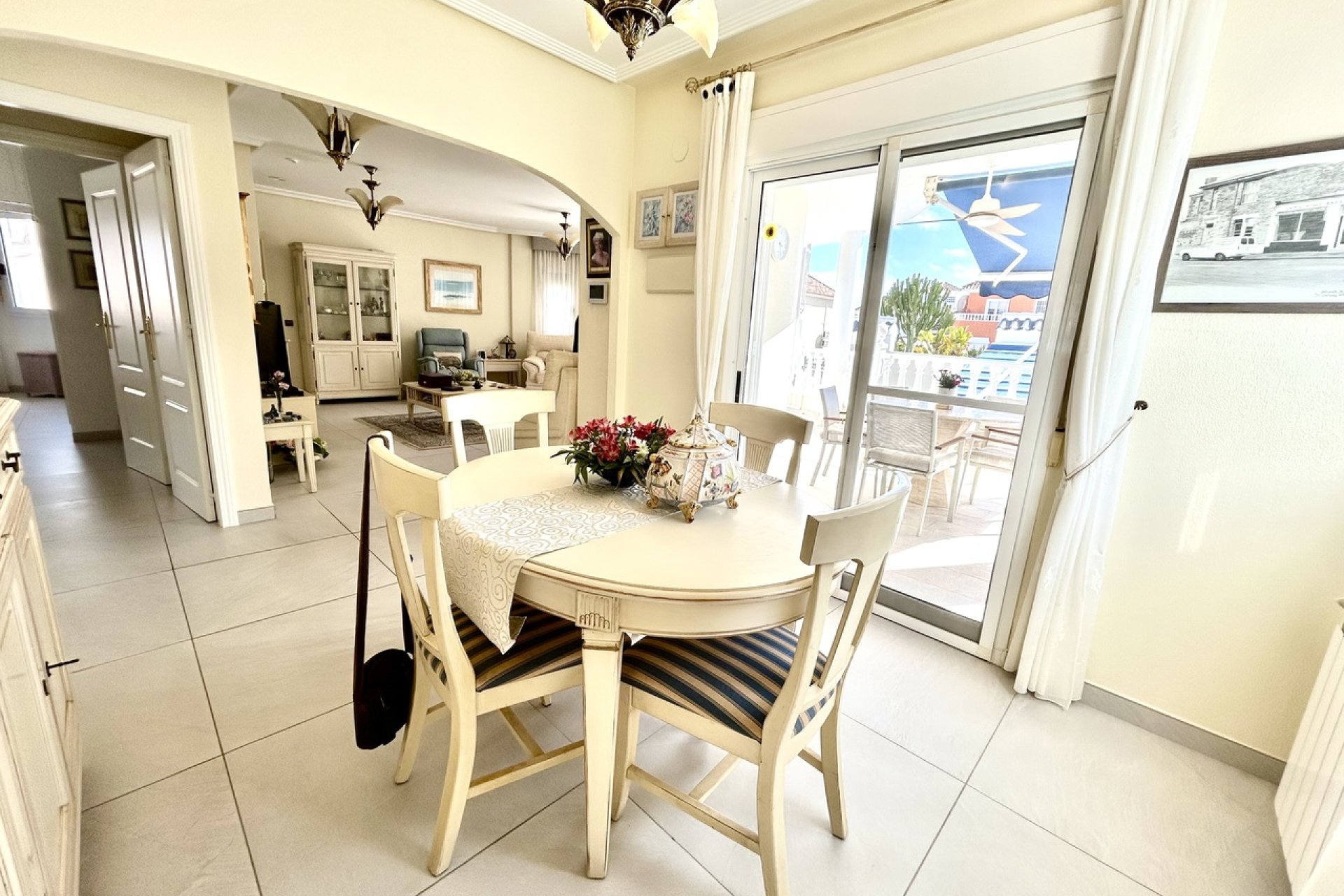 Resale - Villa -
Pinar de Campoverde